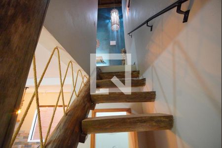 Escada de acesso a cobertura de apartamento para alugar com 1 quarto, 50m² em São João do Rio Vermelho, Florianópolis