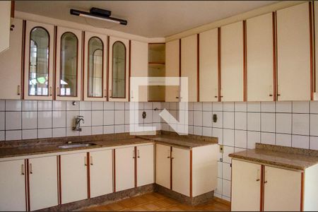 Casa à venda com 4 quartos, 178m² em Setor Campinas, Goiânia