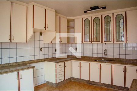 Casa à venda com 4 quartos, 178m² em Setor Campinas, Goiânia