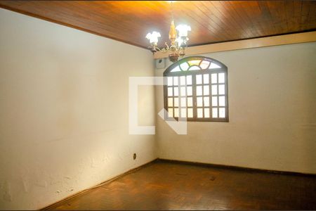 Casa à venda com 4 quartos, 178m² em Setor Campinas, Goiânia