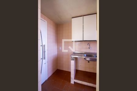Cozinha de apartamento para alugar com 2 quartos, 67m² em Mutondo, São Gonçalo