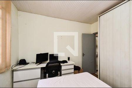 Quarto 2 de casa à venda com 3 quartos, 200m² em Sagrada Família, Belo Horizonte