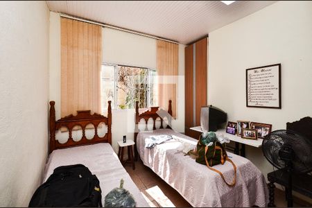 Quarto 1 de casa à venda com 3 quartos, 200m² em Sagrada Família, Belo Horizonte