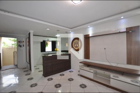 Sala de casa para alugar com 2 quartos, 70m² em Marechal Hermes, Rio de Janeiro