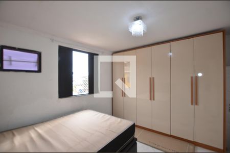 Quarto 2 de casa para alugar com 2 quartos, 70m² em Marechal Hermes, Rio de Janeiro