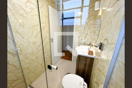 Banheiro de apartamento para alugar com 1 quarto, 60m² em São João, Porto Alegre