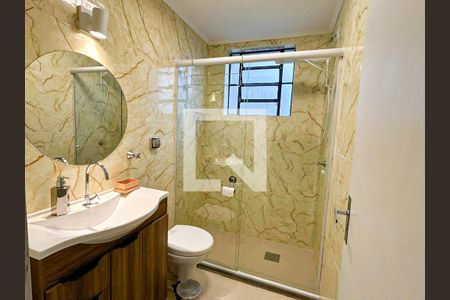 Banheiro de apartamento para alugar com 1 quarto, 60m² em São João, Porto Alegre