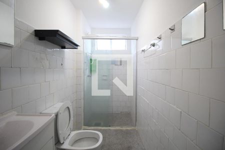 Banheiro de apartamento à venda com 1 quarto, 44m² em Vila Ipiranga, Porto Alegre