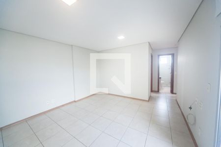 sala de apartamento para alugar com 3 quartos, 75m² em Floresta, Belo Horizonte