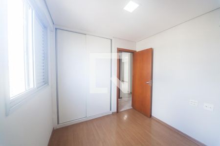 quarto 1 de apartamento para alugar com 3 quartos, 75m² em Floresta, Belo Horizonte
