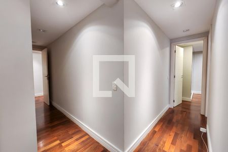 Corredor de apartamento à venda com 4 quartos, 180m² em Humaitá, Rio de Janeiro