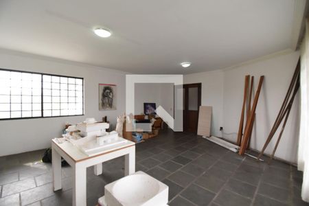 Sala de casa à venda com 4 quartos, 460m² em Boa Vista, Curitiba