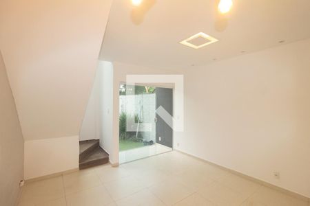 Sala de casa para alugar com 2 quartos, 72m² em Campo Grande, Rio de Janeiro