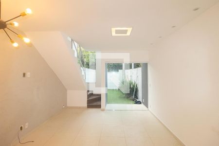 Sala de casa para alugar com 2 quartos, 72m² em Campo Grande, Rio de Janeiro