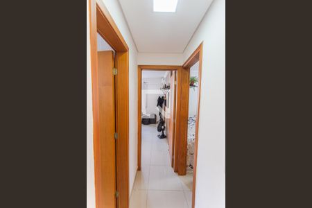 Corredor  de apartamento para alugar com 2 quartos, 70m² em União, Belo Horizonte