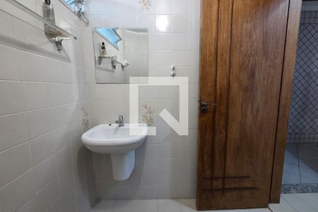 Banheiro de apartamento para alugar com 1 quarto, 64m² em Canto do Forte, Praia Grande
