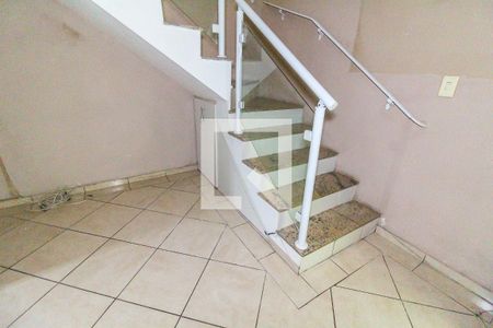 Sala de casa de condomínio para alugar com 2 quartos, 80m² em Vila Perracini, Poá