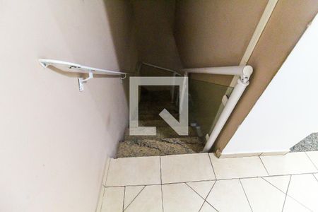 Escada de casa de condomínio para alugar com 2 quartos, 80m² em Vila Perracini, Poá