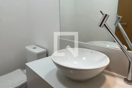 Lavabo de apartamento para alugar com 2 quartos, 110m² em Embaré, Santos