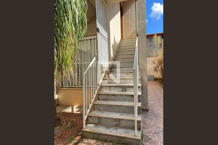 Escada de apartamento para alugar com 2 quartos, 85m² em Parque Xangri-Lá, Contagem