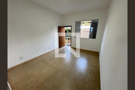 Casa à venda com 4 quartos, 352m² em Heliópolis, Belo Horizonte