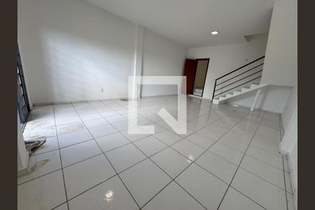 Casa à venda com 4 quartos, 352m² em Heliópolis, Belo Horizonte