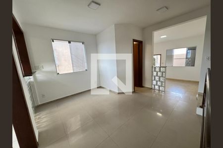 Casa à venda com 4 quartos, 352m² em Heliópolis, Belo Horizonte