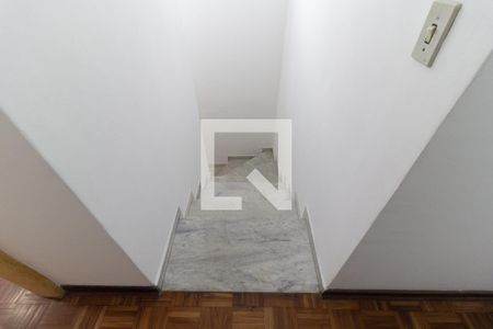 Escada de casa para alugar com 3 quartos, 140m² em Vila Dom Pedro I, São Paulo