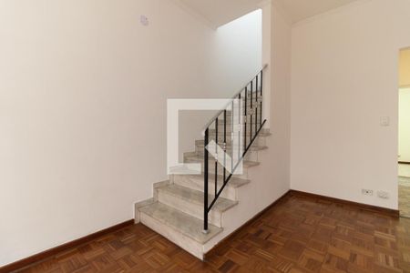 Escada de casa para alugar com 3 quartos, 140m² em Vila Dom Pedro I, São Paulo