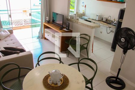 Sala/Cozinha de apartamento para alugar com 1 quarto, 55m² em Centro, Cabo Frio