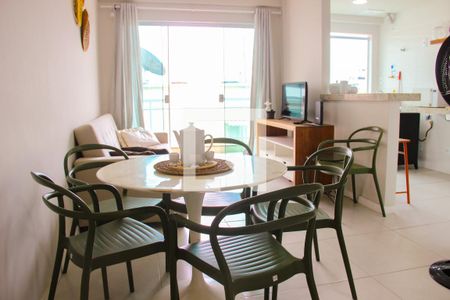 Sala/Cozinha de apartamento para alugar com 1 quarto, 55m² em Centro, Cabo Frio