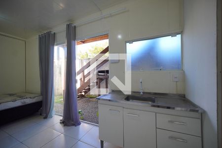 Sala/Cozinha de kitnet/studio para alugar com 1 quarto, 15m² em Balneario, Florianópolis