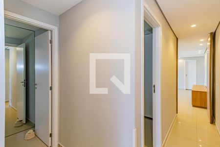 Corredor de apartamento para alugar com 3 quartos, 109m² em Jardim Caravelas, São Paulo