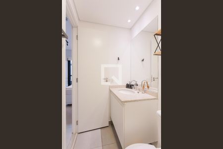 Banheiro de kitnet/studio para alugar com 1 quarto, 27m² em Pinheiros, São Paulo