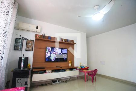 Sala de apartamento para alugar com 2 quartos, 56m² em Taquara, Rio de Janeiro