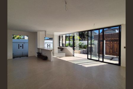 Casa de Condomínio à venda com 4 quartos, 220m² em Vargem Pequena, Rio de Janeiro