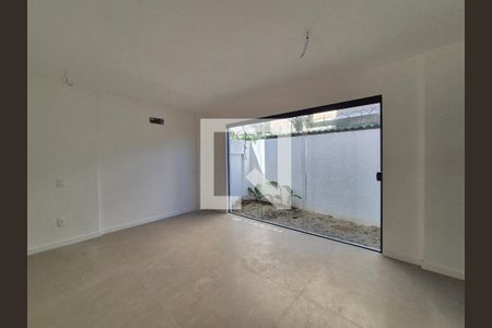 Casa de Condomínio à venda com 4 quartos, 220m² em Vargem Pequena, Rio de Janeiro
