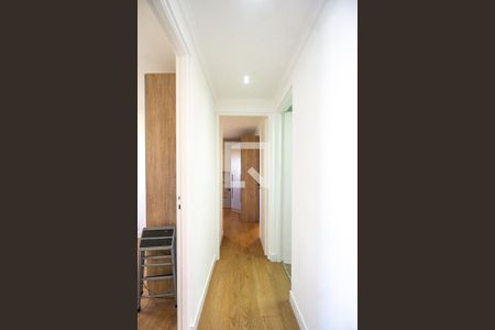 Corredor dos quartos de apartamento para alugar com 2 quartos, 57m² em Chácara Califórnia, São Paulo