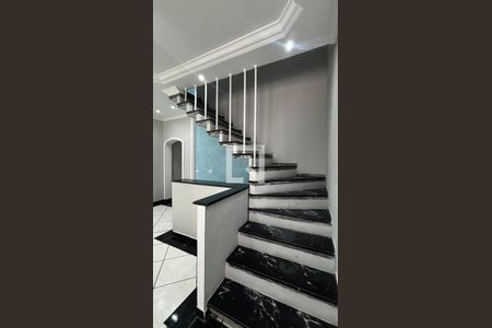 Escada de casa para alugar com 2 quartos, 110m² em Parque Oratório, Santo André