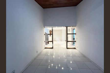 Sala de casa para alugar com 4 quartos, 195m² em Honório Gurgel, Rio de Janeiro