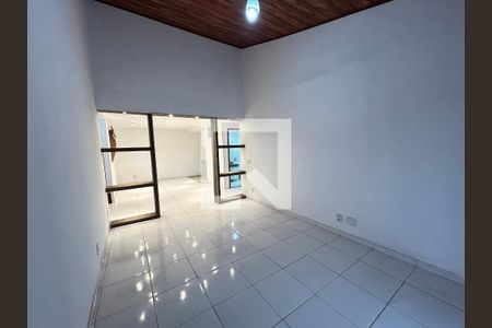 Sala de casa para alugar com 4 quartos, 195m² em Honório Gurgel, Rio de Janeiro