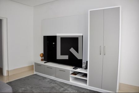 Casa Mobiliada - Detalhe - Sala de TV de casa para alugar com 3 quartos, 420m² em City América, São Paulo