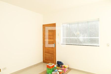 Sala de casa de condomínio para alugar com 2 quartos, 70m² em Jardim Lucinda, São Paulo