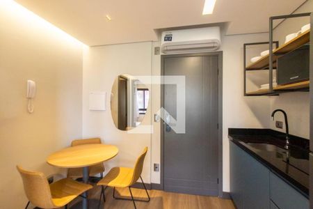 Sala/Cozinha de apartamento para alugar com 1 quarto, 24m² em Água Verde, Curitiba