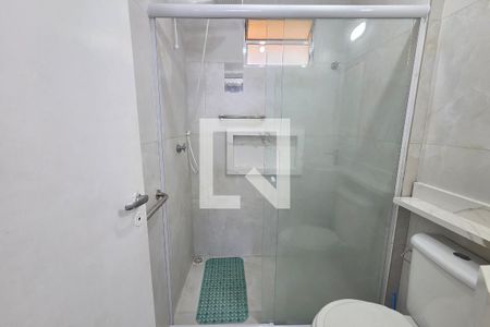 Banheiro de apartamento para alugar com 1 quarto, 51m² em Vila Tupi, Praia Grande