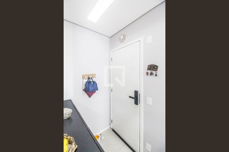 Entrada de apartamento à venda com 2 quartos, 42m² em Jardim Tupanci, Barueri