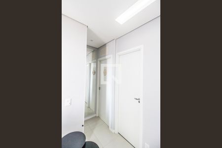 Corredor de apartamento à venda com 2 quartos, 42m² em Jardim Tupanci, Barueri