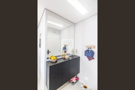 Entrada de apartamento à venda com 2 quartos, 42m² em Jardim Tupanci, Barueri