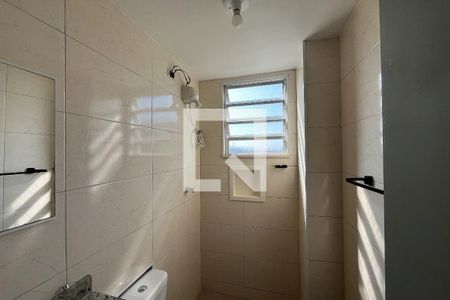Banheiro de apartamento para alugar com 2 quartos, 49m² em Praia da Bandeira, Rio de Janeiro