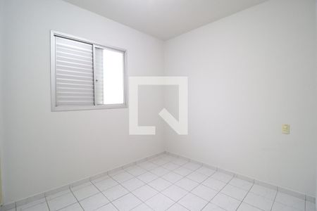 Quarto 1 de apartamento para alugar com 2 quartos, 54m² em Santa Mônica, Uberlândia